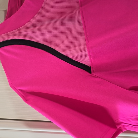 UNDER ARMOUR WOMEN'S FLORESCENT PINK ATHLETIC CROP TOP SIZE XL - Picture 4 of 15